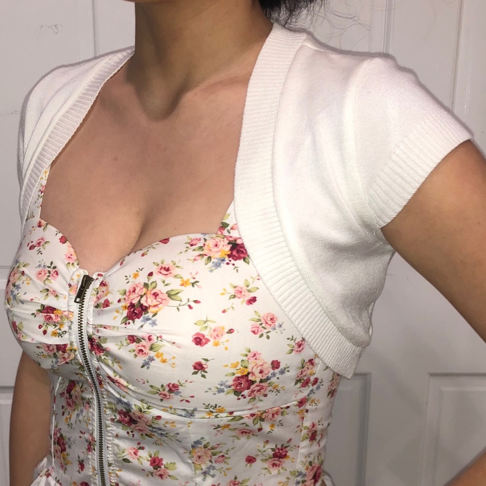 ❤️ Small Debut Shrug Shoulder Warmer Cover White
